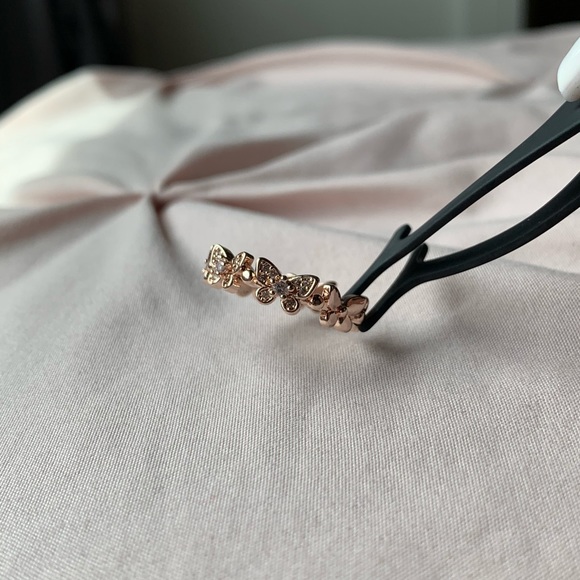 Rose gold cluster rhinestone butterfly ring - Picture 2 of 2